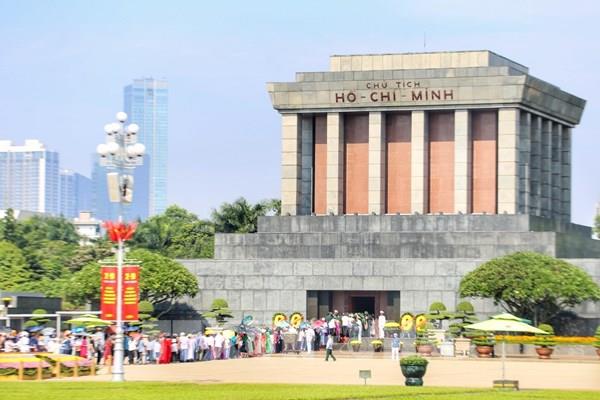 Hướng dẫn giao thông, vị trí các bãi đỗ xe phục vụ nhân dân vào Lăng viếng Chủ tịch Hồ Chí Minh