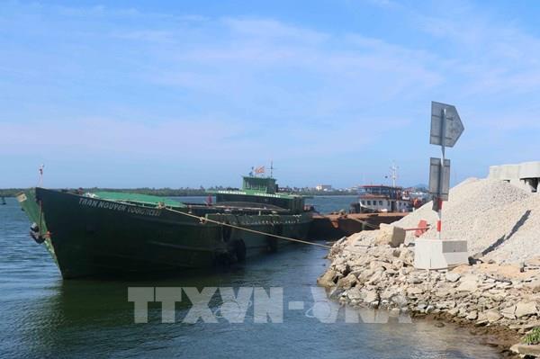 Tránh tác động tàu cổ trong quá trình thi công đê ngầm biển Hội An