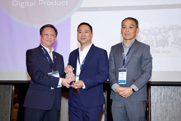 Báo VietnamPlus lần thứ 2 nhận giải thưởng báo chí quốc tế của WAN-IFRA