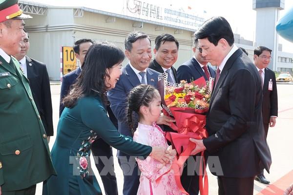 Chủ tịch nước Lương Cường đến Viêng Chăn, bắt đầu thăm cấp Nhà nước đến Lào