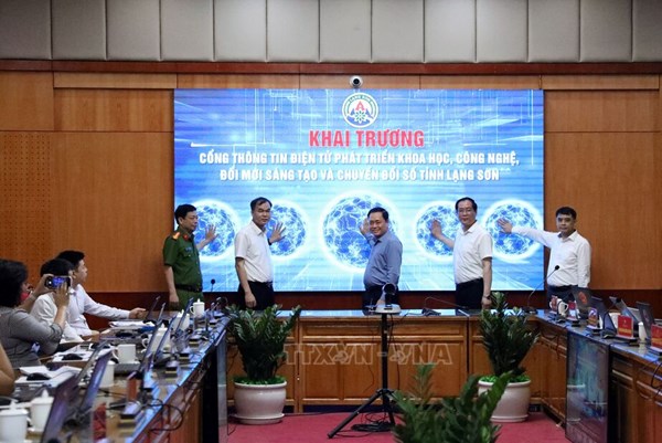 Thúc đẩy sáng tạo và lan tỏa tri thức số đến toàn dân