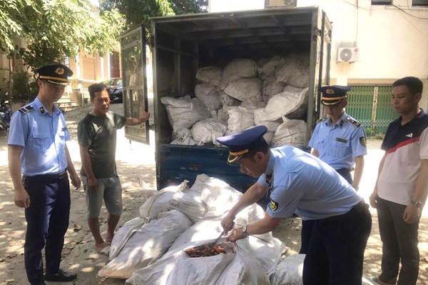Phát hiện gần 1,4 tấn chân gà không rõ nguồn gốc xuất xứ tại Lạng Sơn