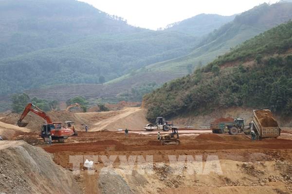 Khí thế khẩn trương trên công trường trọng điểm những ngày tháng Tư lịch sử