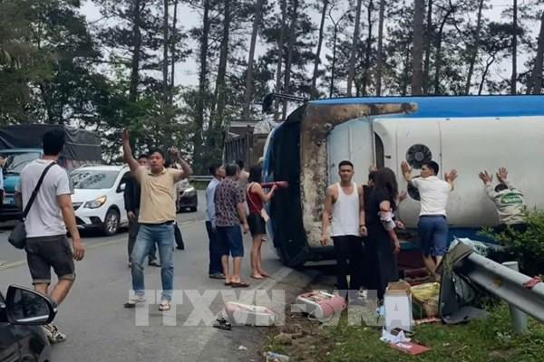 Vụ lật xe khách ở Tam Đảo: Một nạn nhân tiên lượng xấu