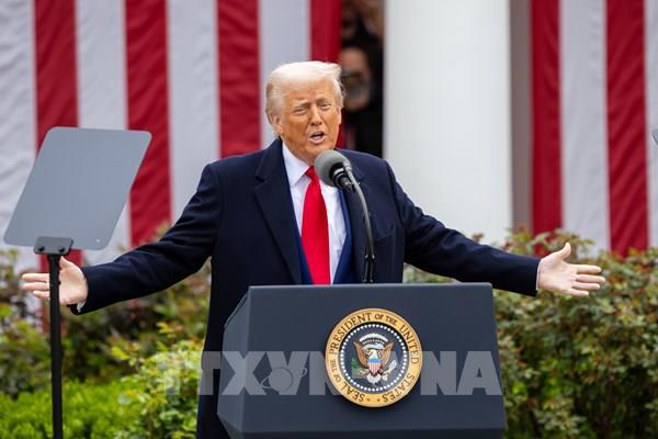 Tổng thống Mỹ D. Trump bảo vệ chính sách thuế quan và trục xuất người nhập cư trái phép