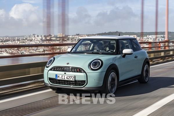 Ra mắt MINI 3 cửa và MINI 5 cửa thế hệ mới, ưu đãi hơn 300 triệu đồng