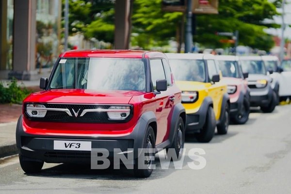 Mỗi giờ, VinFast bàn giao gần 20 xe điện cho khách hàng