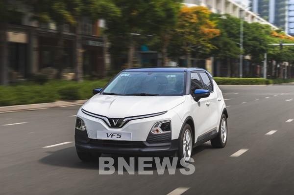 Top 10 thương hiệu ô tô bán chạy nhất tại Việt Nam: VinFast tiếp tục dẫn đầu