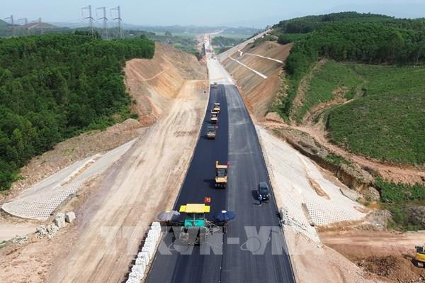 Cao tốc Vũng Áng - Bùng thi công không nghỉ lễ