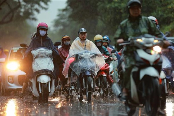 Cảnh báo dông tố, lốc sét, mưa đá ở Hà Nội