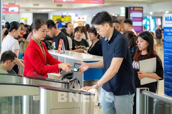 Sân bay Nội Bài thông báo 7 khung giờ cao điểm ngày 29/4