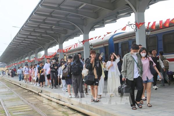 Giảm 10% giá vé tàu cho học sinh đi thi và sinh viên nhập học 