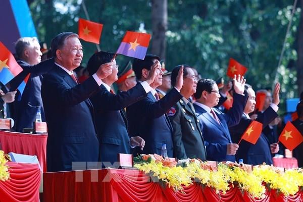 Hình ảnh ấn tượng tại Lễ diễu binh, diễu hành kỷ niệm 50 năm Ngày Giải phóng miền Nam, thống nhất đất nước