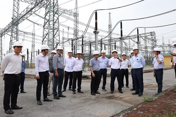 Đảm bảo truyền tải điện an toàn, liên tục, ổn định mùa nắng nóng