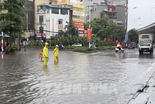 Hà Nội và nhiều tỉnh phía Bắc mưa lớn ngày 1/5, người dân cần đề phòng thiên tai