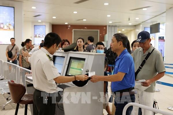 Chỉ làm thủ tục tại quầy với khách có hành lý ký gửi và đặc biệt ở sân bay