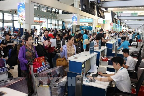Sân bay Nội Bài đông nghịt khách ngày cuối kỳ nghỉ lễ 30/4 - 1/5