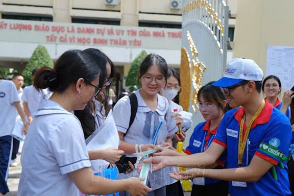 Tiếp sức mùa thi 2025: Hỗ trợ sĩ tử toàn diện với nền tảng số thông minh