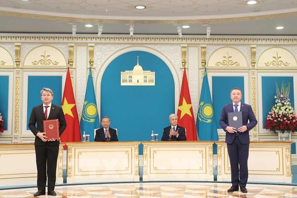 Tổng Bí thư Tô Lâm chứng kiến Lễ trao các văn kiện hợp tác song phương Việt Nam – Kazakhstan