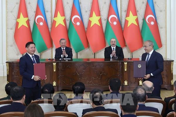 Tổng Bí thư Tô Lâm chứng kiến Lễ trao các văn kiện hợp tác giữa Việt Nam-Azerbaijan và phát biểu với báo chí