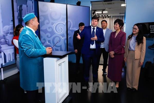 Tổng giám đốc TTXVN thăm, làm việc tại Tổ hợp Phát thanh và Truyền hình Kazakhstan