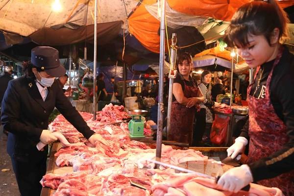 Hà Nội kiểm tra đột xuất việc chấp hành an toàn thực phẩm