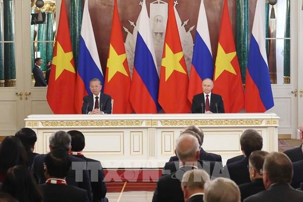 Tổng Bí thư Tô Lâm và Tổng thống V. Putin chứng kiến Lễ trao các văn kiện hợp tác