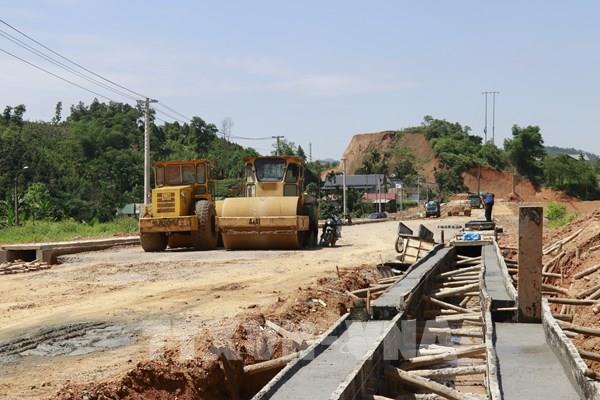 Tăng tốc hoàn thành đường nối với cao tốc Nội Bài - Lào Cai trước 30/6