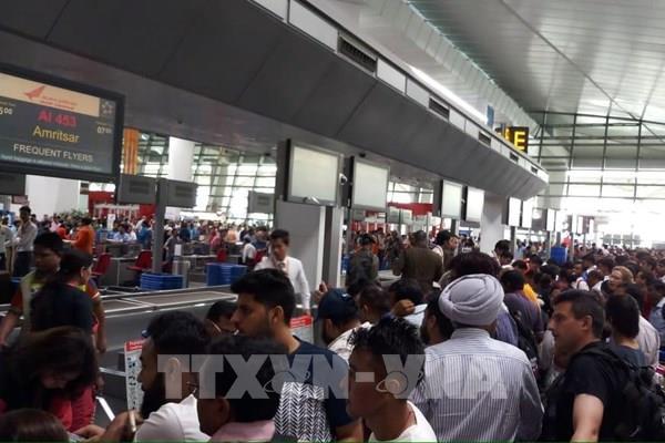 Ấn Độ mở lại 32 sân bay sau lệnh ngừng bắn