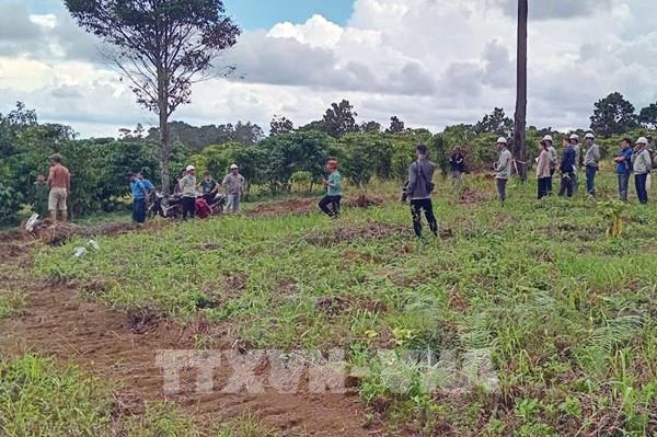 Khởi tố đối tượng dùng dao cản trở thu hồi đất khai thác quặng bô xít