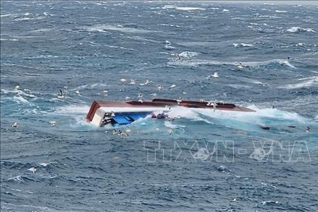 Chìm tàu du lịch tại Indonesia, hơn 40 người thương vong 