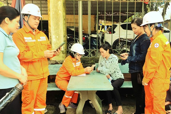 Đưa thanh toán không dùng tiền mặt đến từng bản làng vùng cao