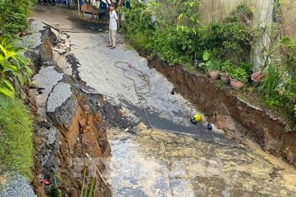 Cần Thơ: Sạt lở tuyến đường vừa được nâng cấp hơn 10 tỷ đồng
