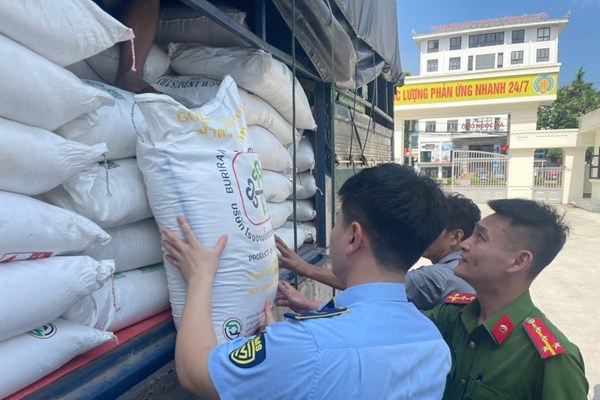 Phát hiện, tạm giữ 3 tấn đường cát nhập lậu 
