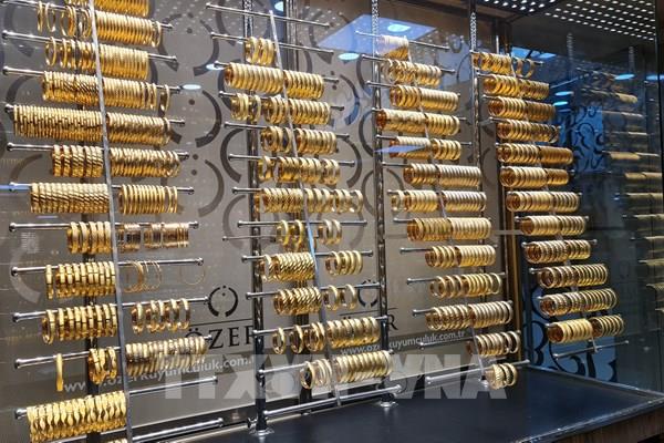 Giá vàng chạm đỉnh 2 tuần nhờ lực cầu bắt đáy