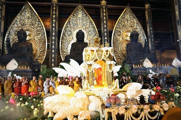 Cung rước Xá lợi Phật Thích Ca Mâu Ni về chùa Tam Chúc