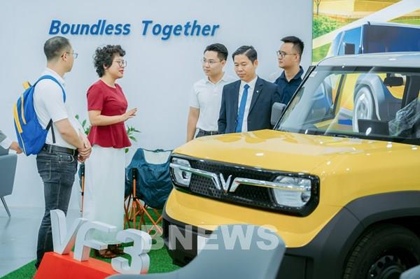 Ra mắt nền tảng Xanh SM Platform và phân phối VinFast VF 3, VF 5 tại Lào