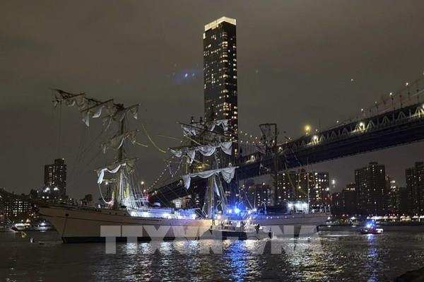 Gần 20 người bị thương trong vụ tàu hải quân Mexico đâm vào cầu Brooklyn