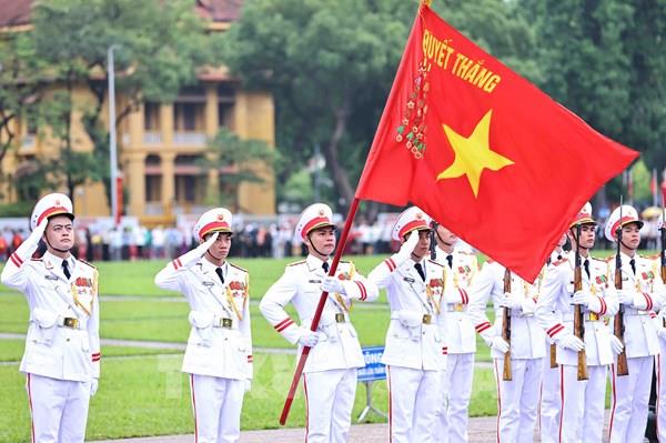 Lễ chào cờ đặc biệt tại Quảng trường Ba Đình kỷ niệm 135 năm Ngày sinh Chủ tịch Hồ Chí Minh
