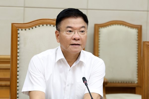 Phó Thủ tướng Lê Thành Long họp về việc phân cấp, phân quyền trong lĩnh vực y tế