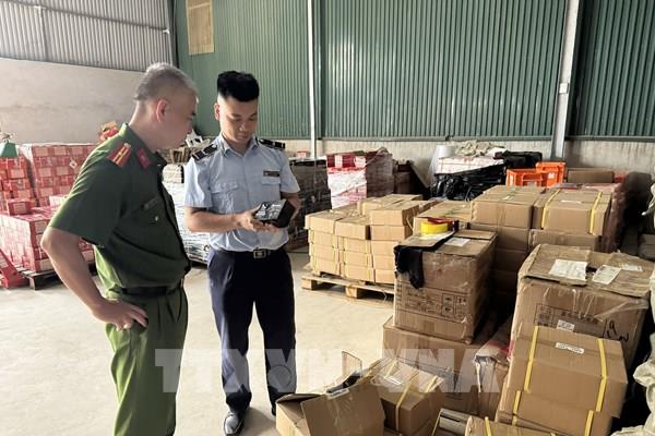 Hà Nội thu giữ hàng nghìn ắc quy không rõ nguồn gốc