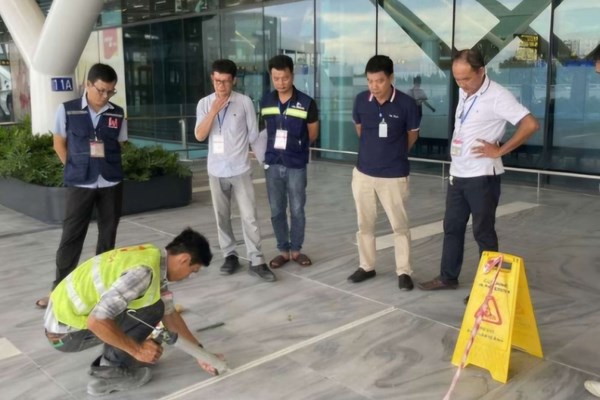 Nhà thầu cam kết hoàn thiện nền đá Nhà ga T3 vào cuối tháng 6