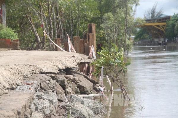 Bạc Liêu khẩn trương khắc phục sạt lở bờ sông 30/4
