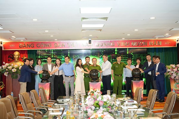 Người dân đã có thể đăng ký chữ ký số trên app VNeID và app VCB Digibank