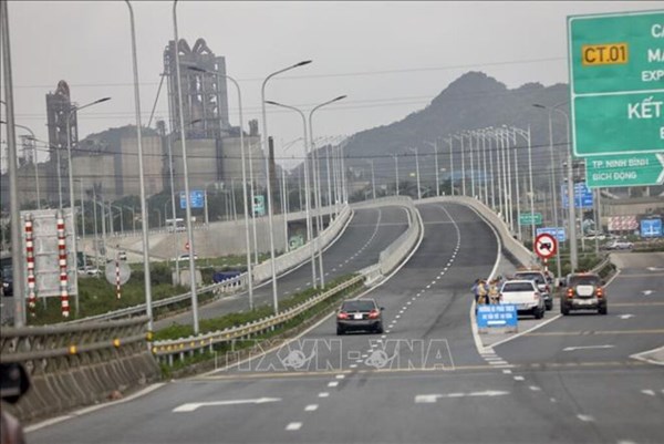 Miễn phí đường bộ cho các phương tiện vận chuyển hàng cứu trợ