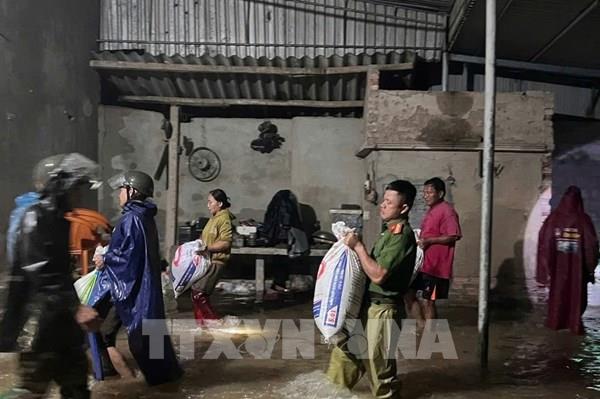 Hà Tĩnh mưa lớn khiến nhiều khu vực ngập sâu