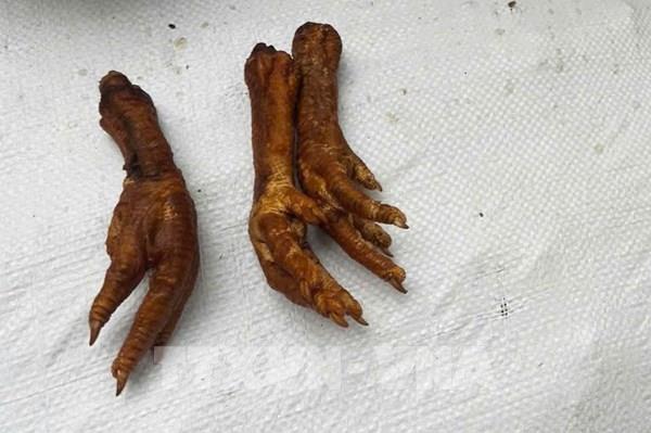 Hà Nội: Bắt giữ 1,4 tấn chân gà thành phẩm không rõ nguồn gốc xuất xứ