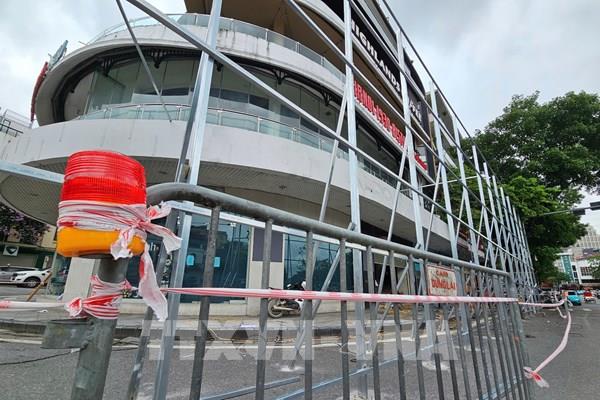 Hà Nội bắt đầu tháo dỡ trang thiết bị, hạ giải công trình tòa nhà "Hàm cá mập"