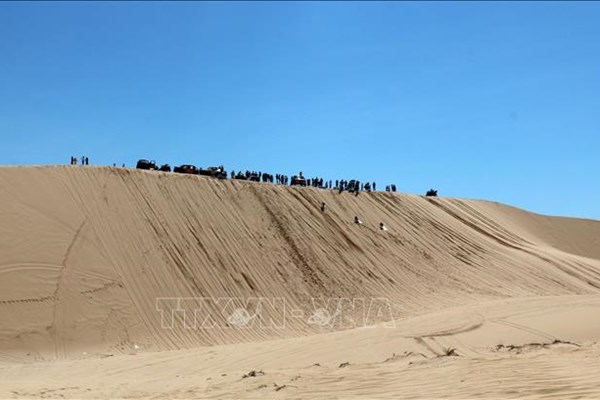 Bình Thuận: Xe địa hình tuột xuống hồ Bàu Trắng, một du khách tử vong