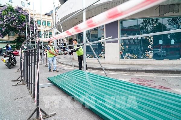 Bắt đầu quây rào, tiến hành phá dỡ tòa nhà “Hàm cá mập”